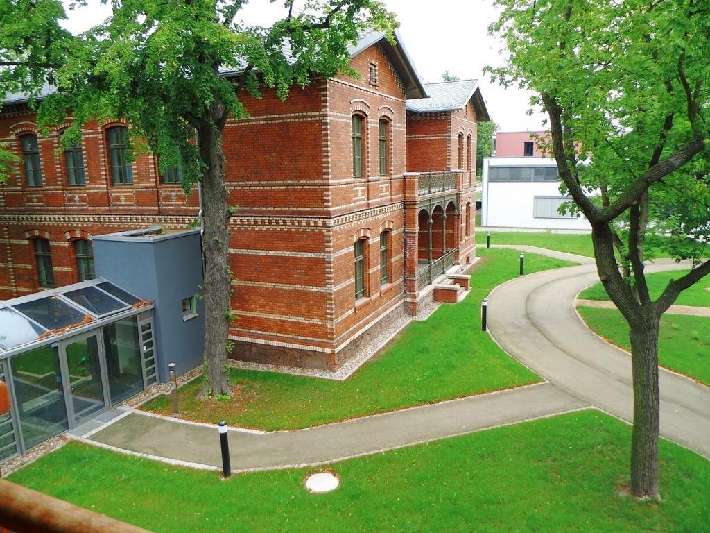 Boardinghaus Weinberg Campus Aparthotel Halle  Bagian luar foto